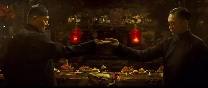 Cảnh giao đấu giữa Cung Bảo Sâm và Diệp Vấn trong phim Nhất Đại Tông Sư