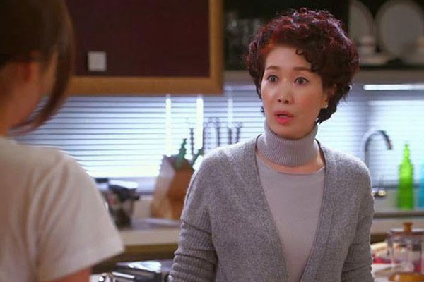 Con dâu cãi mẹ chồng chem chẻm trước mặt họ hàng&nbsp;tuyên bố không phải osin