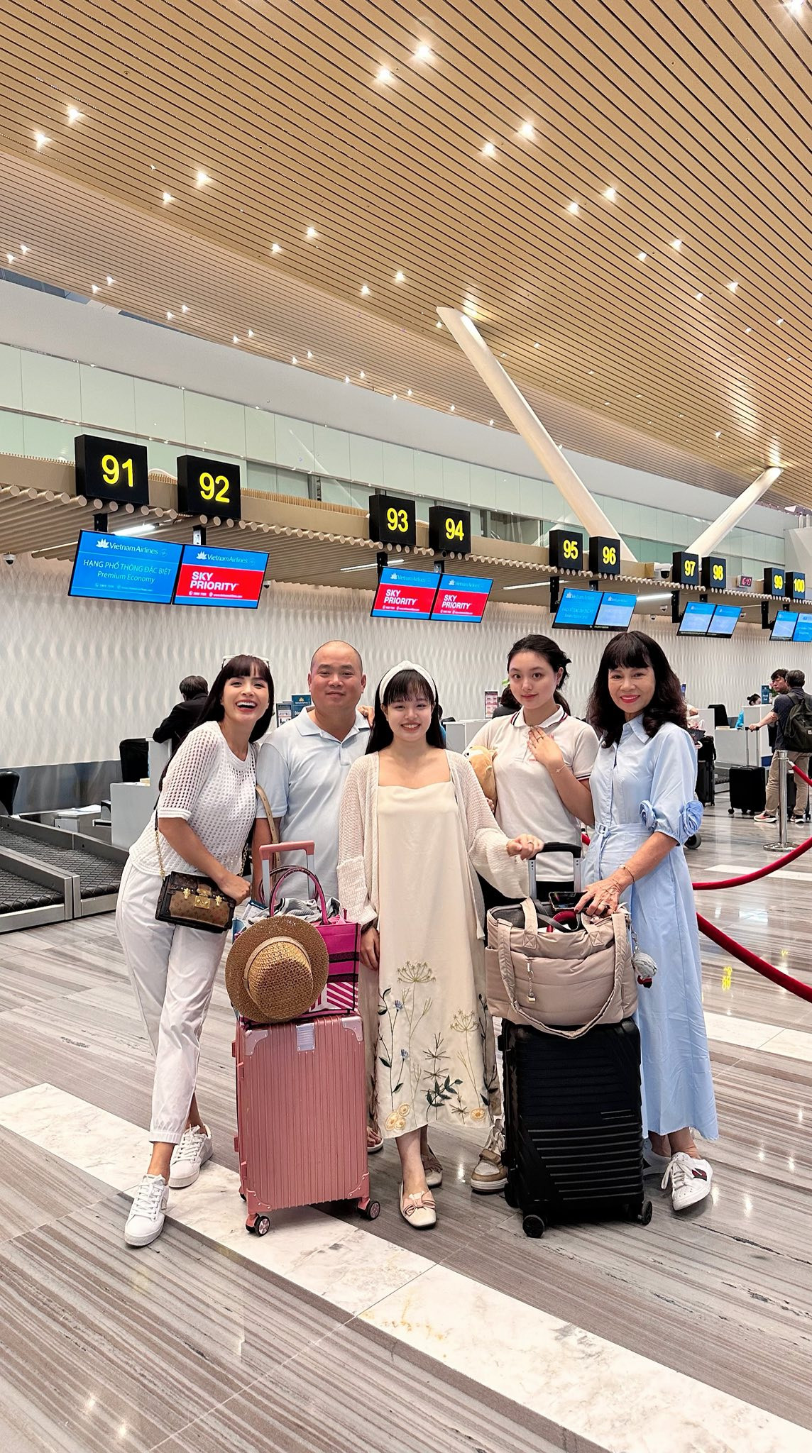 Con gái thúy Hạnh - Suti đi Ý du học , hành trình mới đầy hứa hẹn - Ảnh 3.