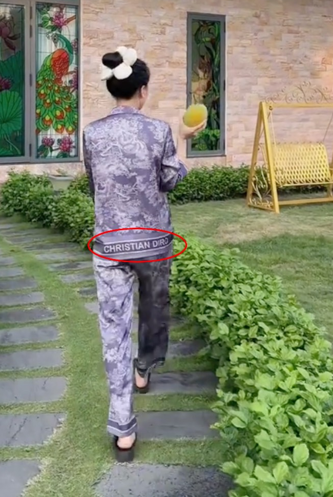 Khoe tài kinh doanh đỉnh cao Ngân Collagen bị soi nổ banh trời