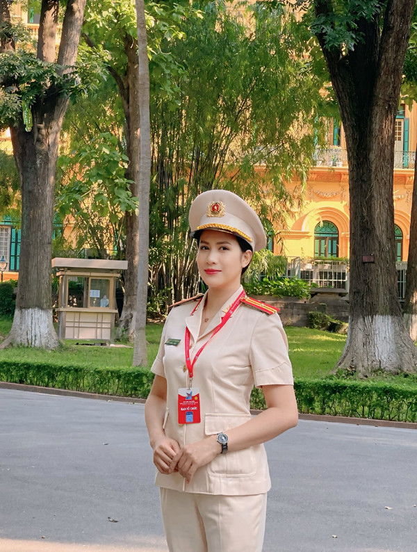 Nhan sắc nữ diễn viên mang quân hàm Thiếu tá công an, vừa 'đối đầu' với Phương Oanh trên phim giờ vàng - Ảnh 5.