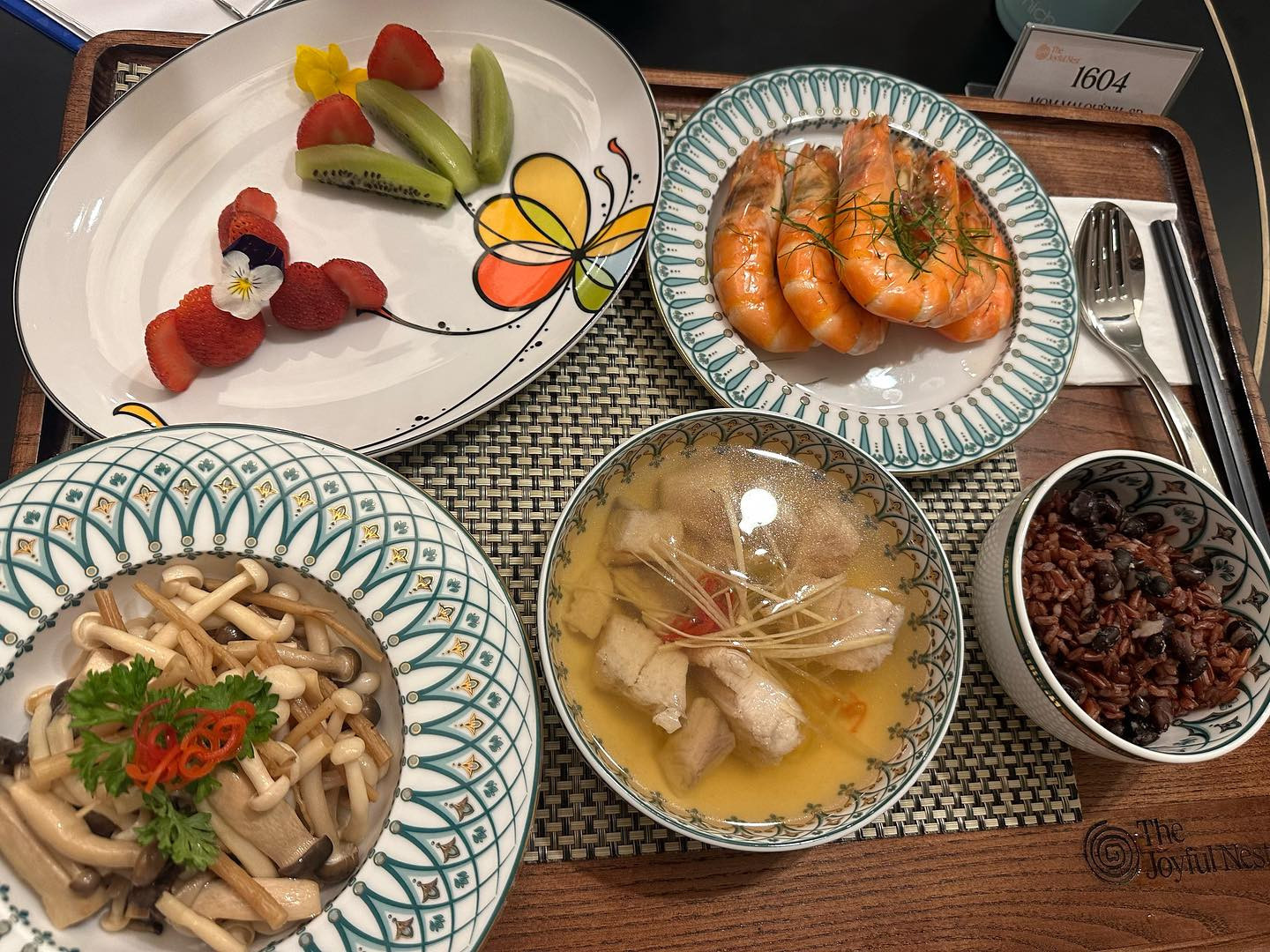 Đi đẻ sướng như Quỳnh Lương chi hơn 100 triệu đồng tận tưởng 7 ngày ở cữ đẳng cấp 5 sao