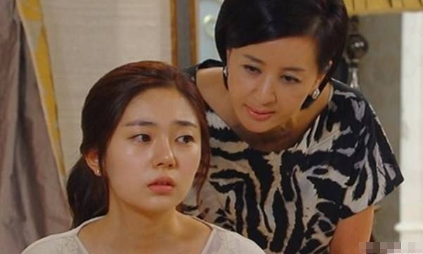 Về quê ở cữ, tôi trầm cảm vì những hành động của mẹ chồng liên quan tháng cô hồn - Ảnh 1.