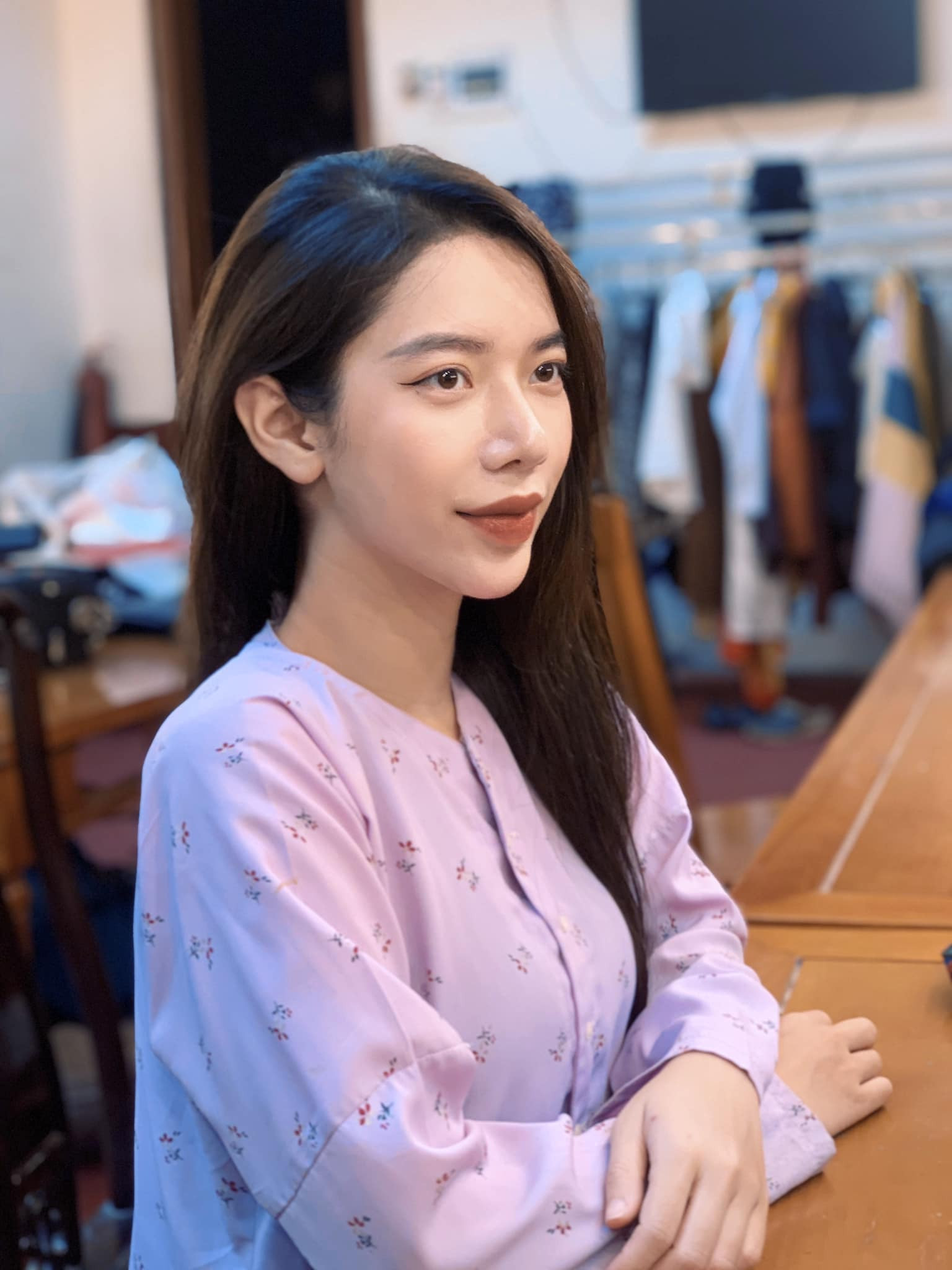 Vợ đời thực của Sen (Hoàng Long) phim 'Mưa đỏ': Là diễn viên Nhà hát Tuổi trẻ, đồng cảm công việc của chồng - Ảnh 4.