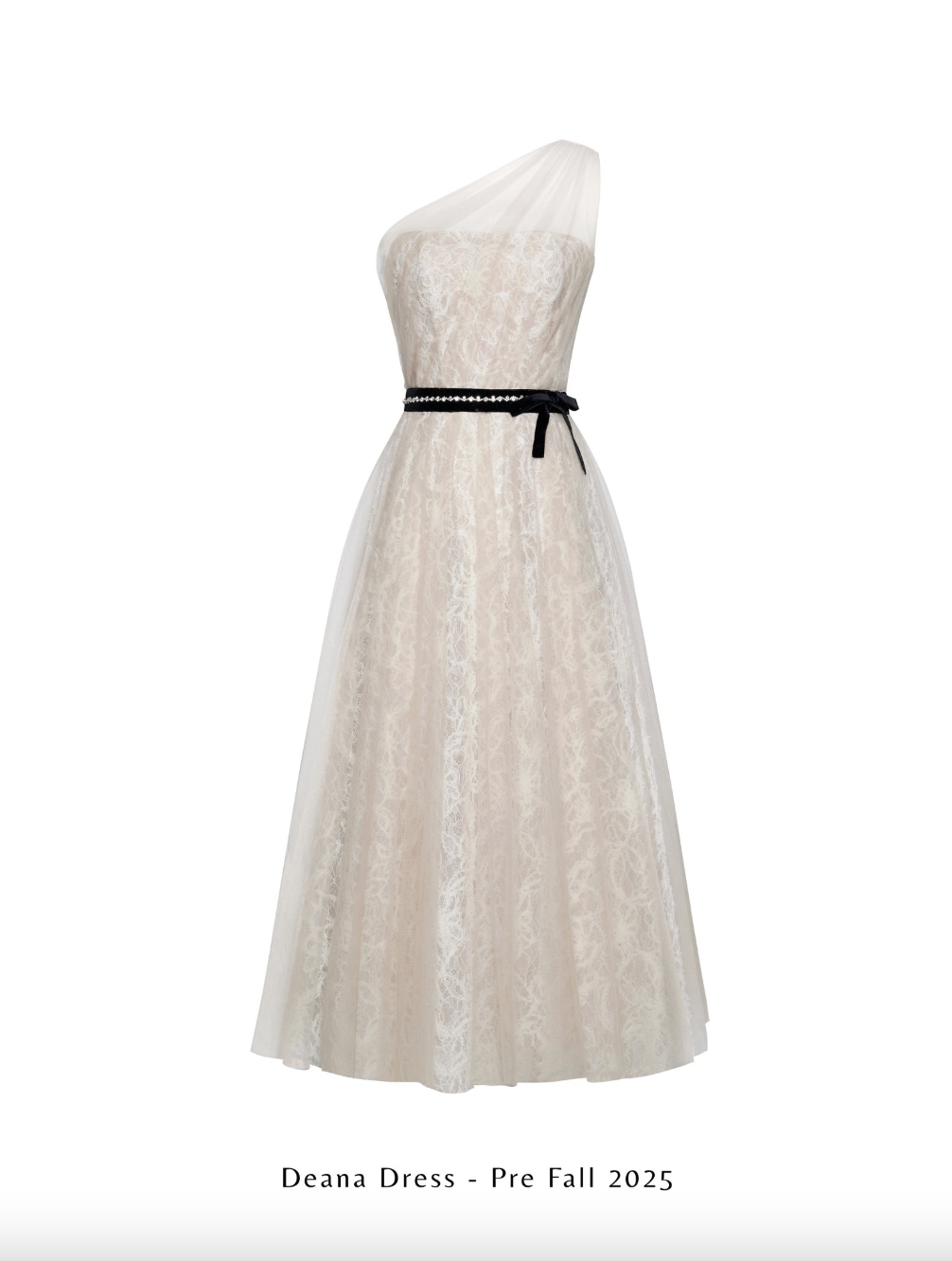 Đỗ Thị Hà nổi bật với trang phục hiệu và phụ kiện triệu đô tại đám cưới bạn thân - Ảnh 2.