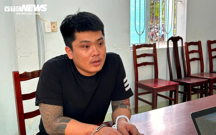 Huỳnh Cao Cường tại cơ quan điều tra. (Ảnh: Công an cung cấp).