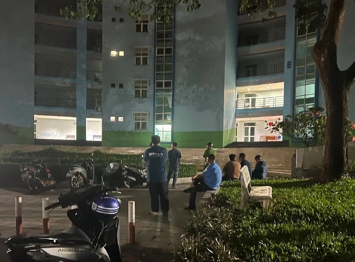 Lực lượng chức năng có mặt tại hiện trường. (Ảnh: Trần Duy Khánh)