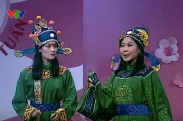 NSƯT Thu Hương và nghệ sỹ Vân Dung trong chương trình Táo quân.