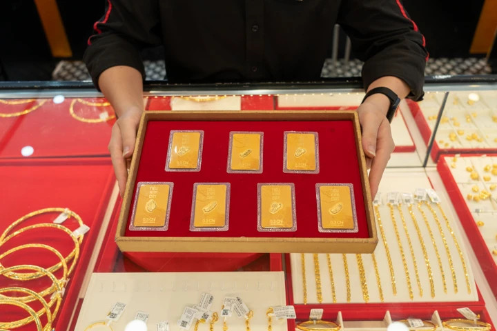 Vàng trong nước tiến sát ngưỡng 160 triệu đồng/lượng.