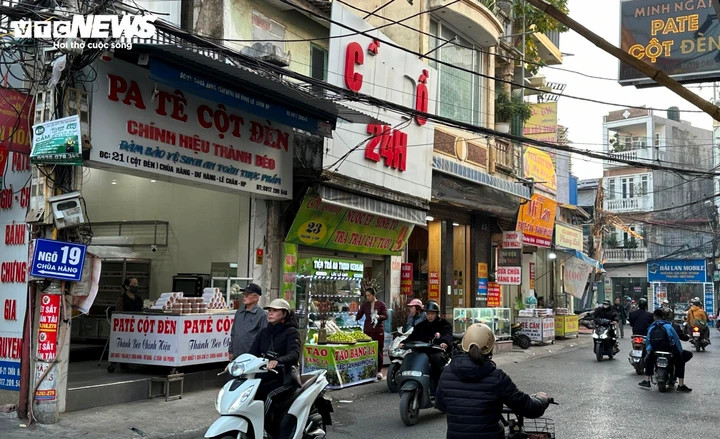 Khu phố kinh doanh pate Cột Đèn truyền thống tại Chùa Hàng (Lê Chân, Hải Phòng) vắng khách sau khi đồ hộp cùng tên của Công ty CP Đồ hộp Hạ Long bị phát hiện dùng thịt lợn bệnh là nguyên liệu.