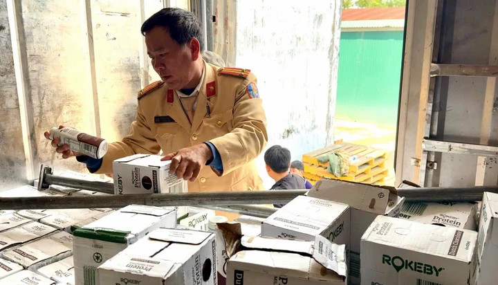 Số hàng hóa chủ yếu là thực phẩm, bia và sữa