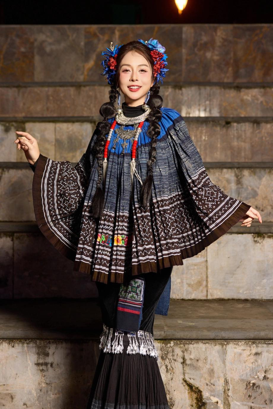 Jennifer Phạm hoá gái bản ở Sa Pa - Ảnh 2.