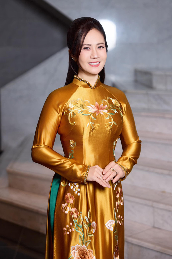 NSƯT Nguyệt Hằngcó sắc vóc đời thực ra sao? - Ảnh 8.