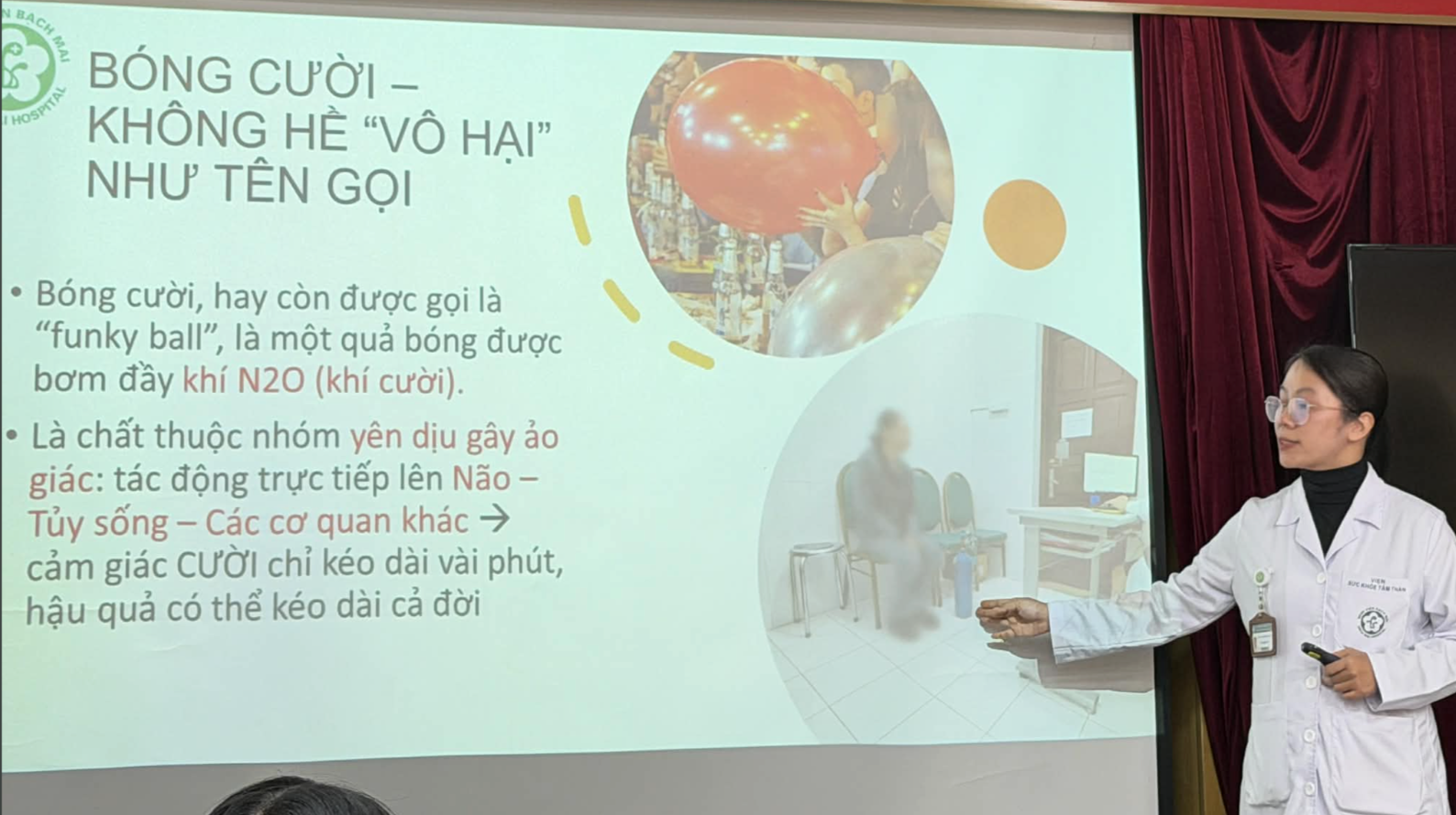 Nữ sinh mang theo bình khí cười đi khám tâm thần - Ảnh 3.