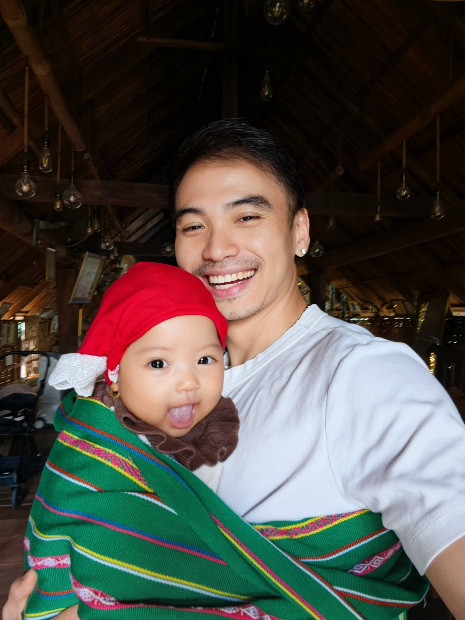 Chồng H'Hen Niê chia sẻ khoảnh khắc đáng yêu cùng con gái Harley - Ảnh 5.