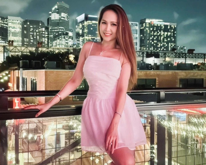 Minh Thư vẫn trẻ trung, gợi cảm ở tuổi 50.