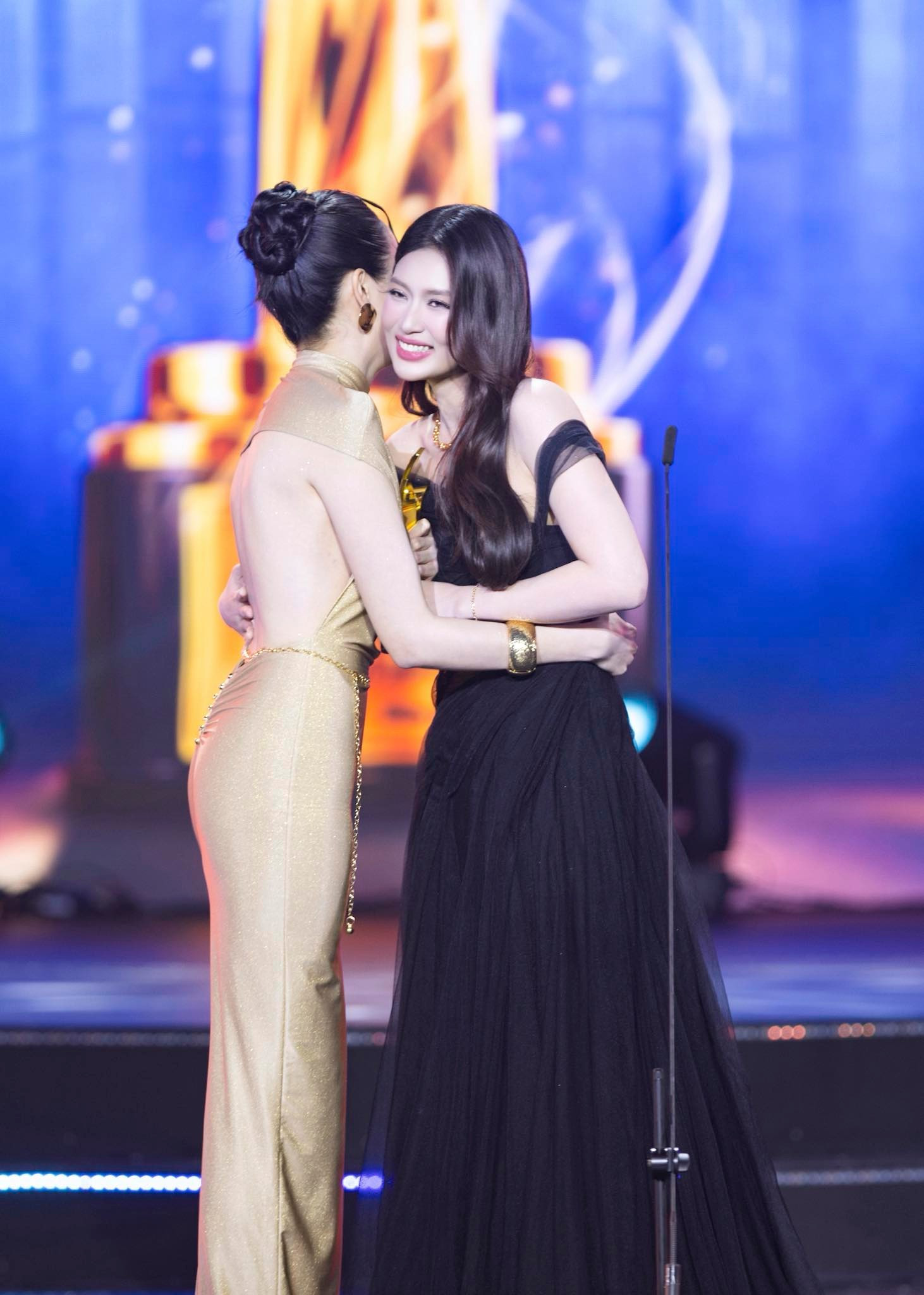Khoảnh khắc ấn tượng của Hoa hậu thanh thủy và Đoàn Thiên Ân tại Ngôi sao xanh 2025 - Ảnh 4.