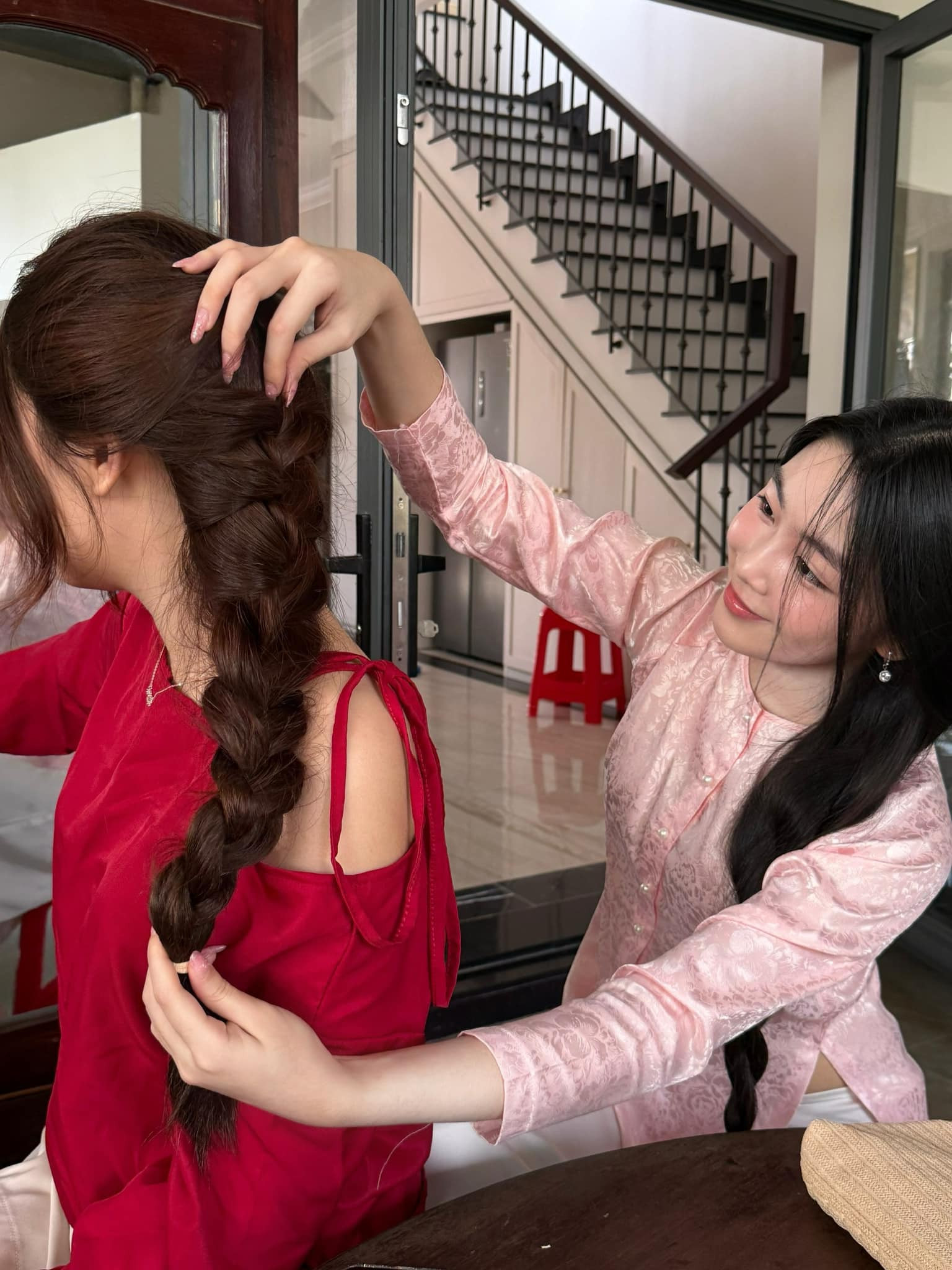 Khoảnh khắc trong quá khứ của 2 con gái MC Quyền Linh 'gây sốt' mạng xã hội - Ảnh 5.