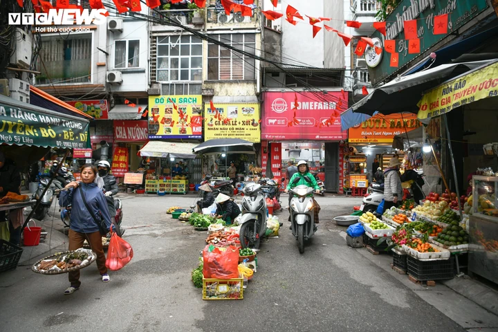 Dẹp chợ cóc sẽ góp phần trả lại không gian đô thị cho người dân. (Ảnh: Viên Minh).