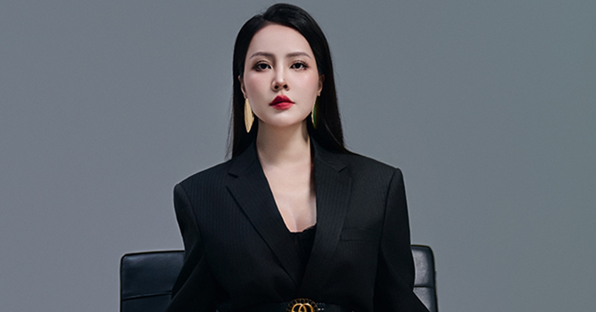 BTV Thụy Vân rạng rỡ trên sóng truyền hình quốc gia với áo dài của NTK Ngọc Lan插图8