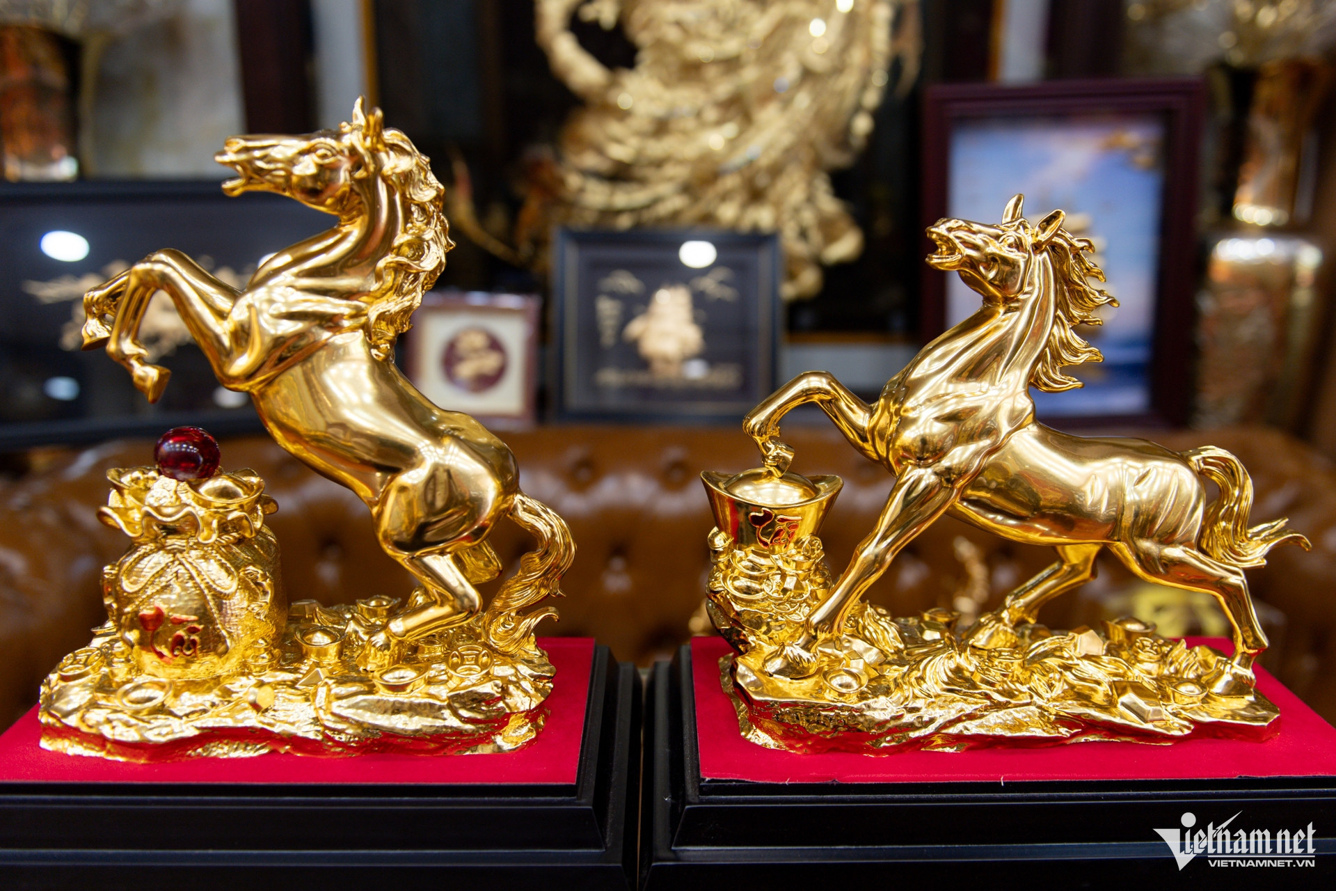 W-linh vật ngựa vàng TPHCM 3.jpg