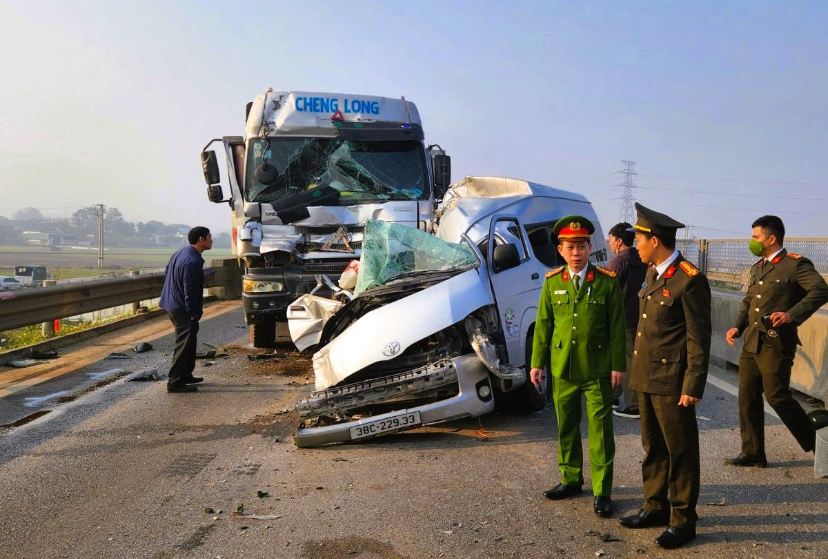 Vụ xe khách gặn nạn 4 người chết, 5 người bị thương: