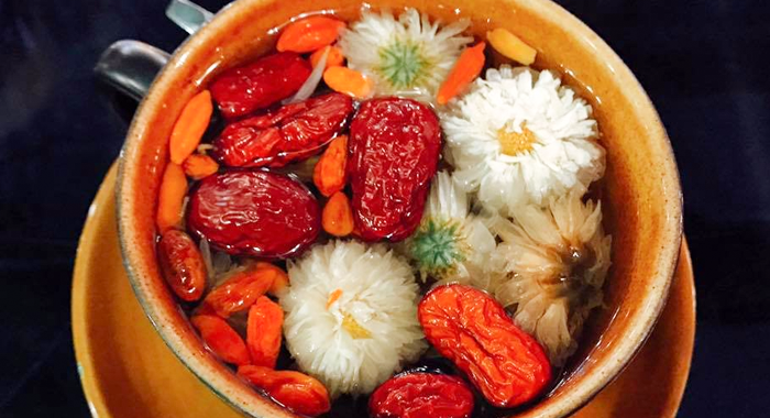 Đây mới là cách ăn táo đỏ trị mất ngủ đơn giản tại nhà - Ảnh 2.