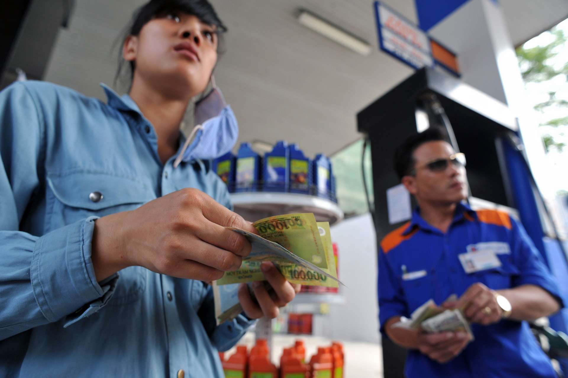 Giá xăng dầu đảo chiều đi lên, RON95 lên gần 19.000 đồng/lít插图 do xang (16).jpg