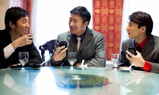 Chỉ một bữa tiệc đã đánh mất cơ hội thăng tiến插图 Giỏi việc nhưng EQ thấp: Chỉ một bữa tiệc đã đánh mất cơ hội thăng tiến - Ảnh 1.