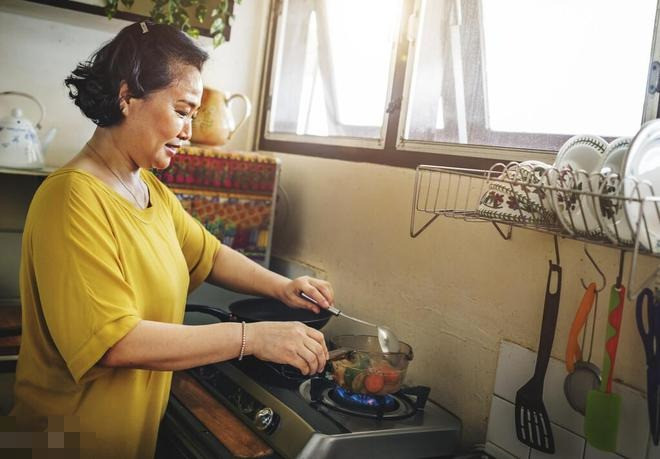 Lương hưu 5 triệu, cụ bà vẫn sống vui vẻ, đủ đầy nhờ một quyết định - Ảnh 1.