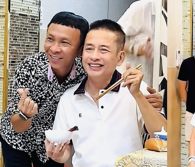 Nghệ sĩ Tấn Beo khóc trong tiệc mừng tuổi 60 - Ảnh 2.