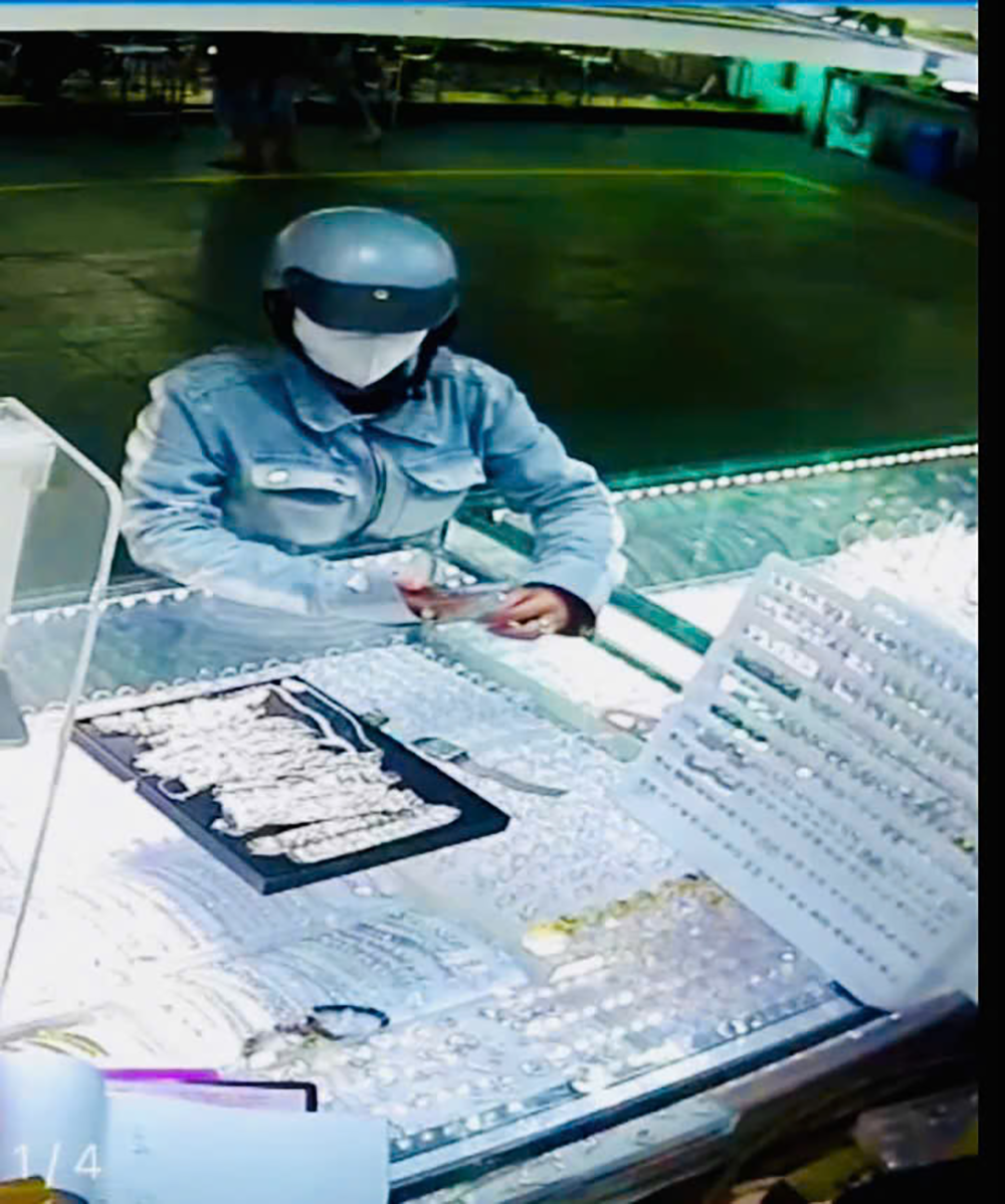 7 giờ truy bắt 'nữ quái' liên tiếp trộm tiệm vàng ở TPHCM插图 trom tiem vang 1.png