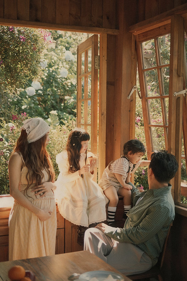 Nhã Phương ở tháng cuối thai kỳ được chồng con yêu chiều - Ảnh 5.