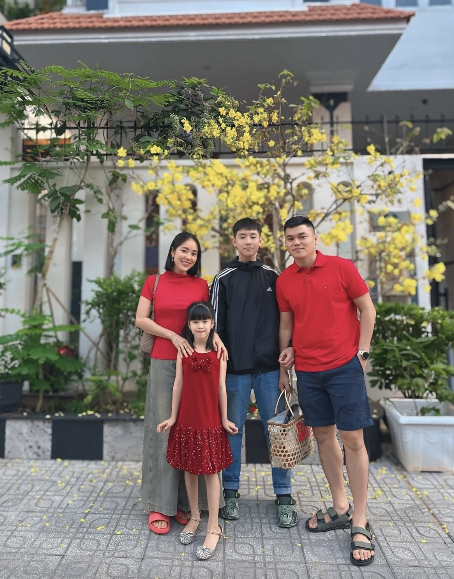 Con trai Lê Phương tặng bất ngờ khi mẹ nhận tin vui ở tuổi trung niên - Ảnh 6.