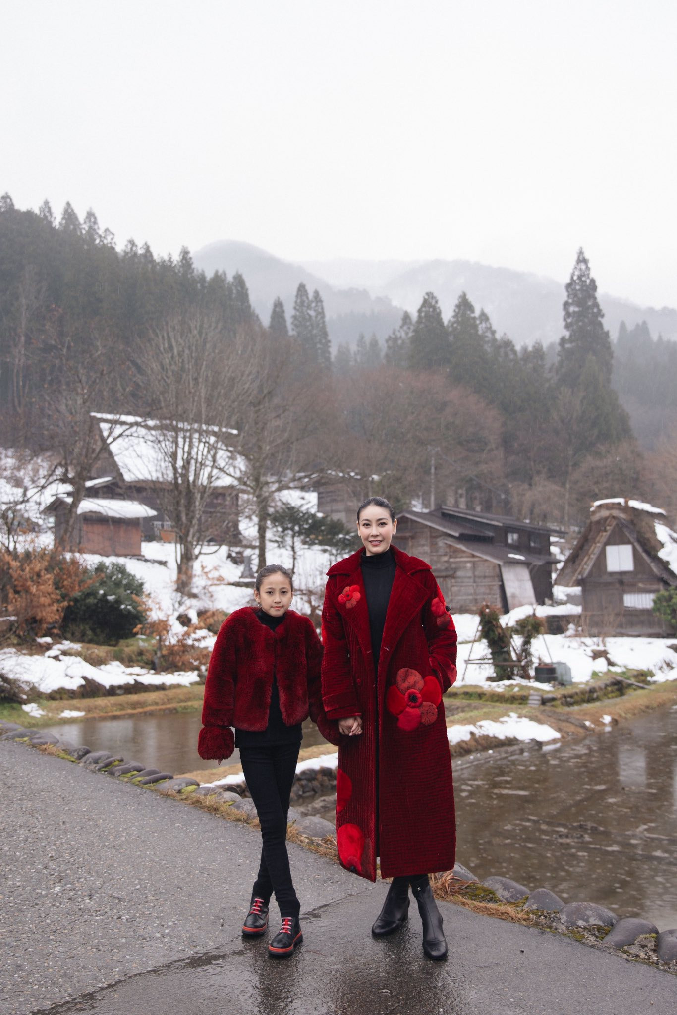 Con trai và con gái Hà Kiều Anh thu hút sự chú ý插图 Con trai và con gái Hà Kiều Anh gây chú ý - Ảnh 1.