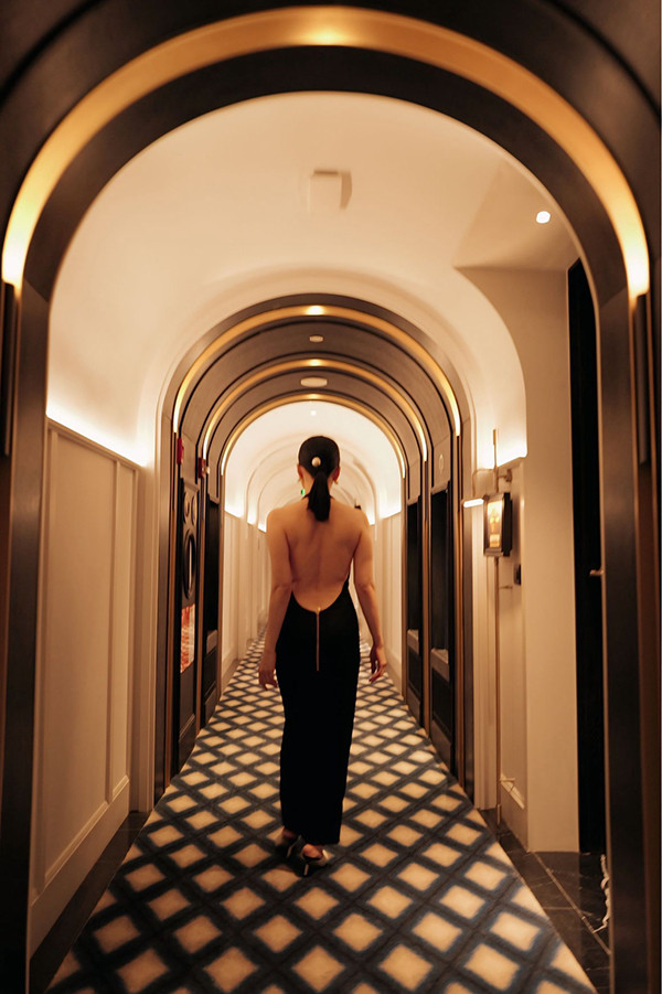 Lệ Quyên đi nghỉ dưỡng cùng Lâm Bảo Châu, khoe lưng trần nuột nà  - Ảnh 4.