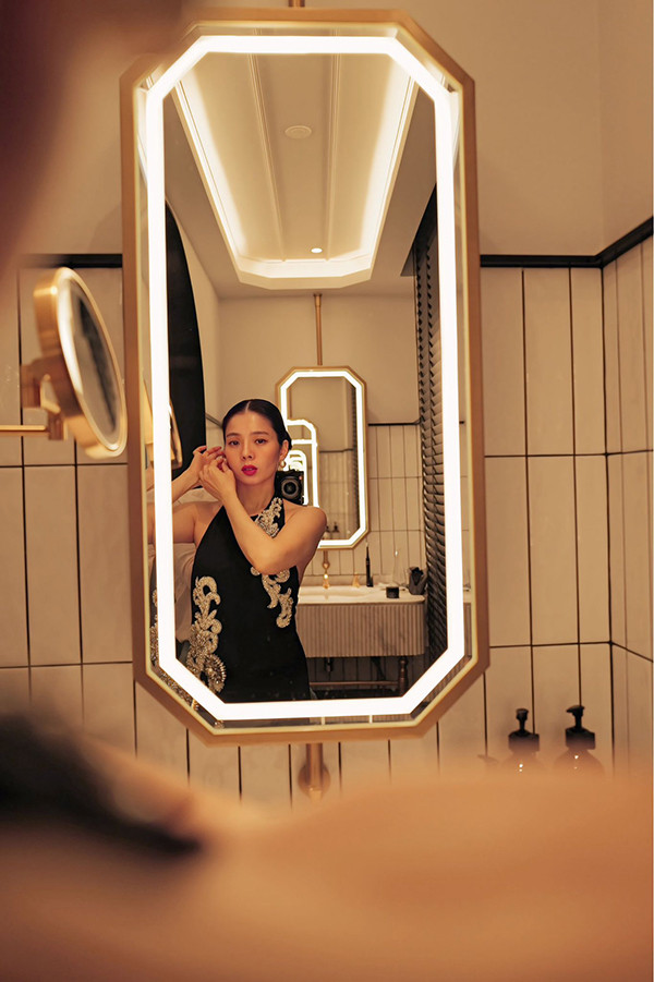 Lệ Quyên đi nghỉ dưỡng cùng Lâm Bảo Châu, khoe lưng trần nuột nà  - Ảnh 8.