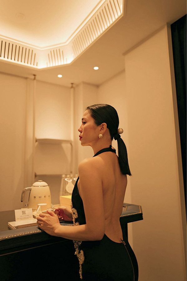 Lệ Quyên đi nghỉ dưỡng cùng Lâm Bảo Châu, khoe lưng trần nuột nà - Ảnh 10.