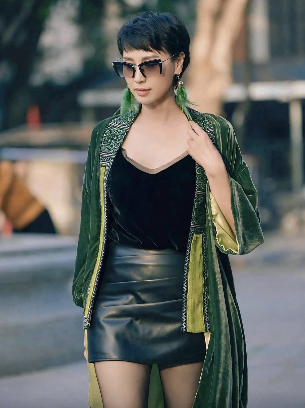 Mẹ vợ Đoàn Văn Hậu tuổi U50 lại gây sốt插图4 Mẹ vợ Đoàn Văn Hậu tỏa sáng với phong cách thời trang sang chảnh ở tuổi U50 - Ảnh 1.