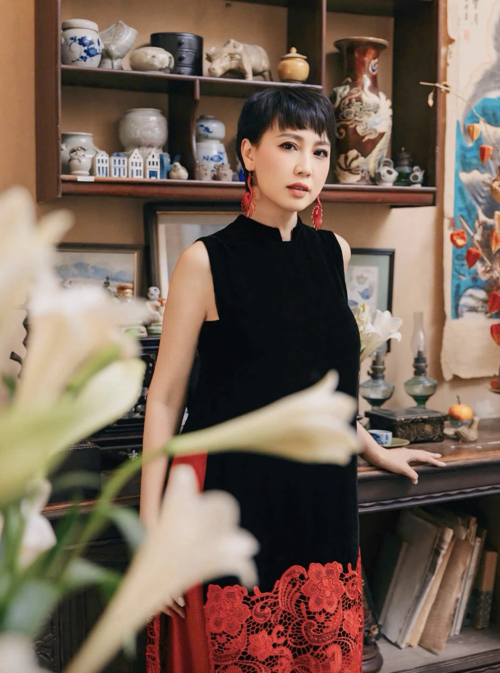 Mẹ vợ Đoàn Văn Hậu tuổi U50 lại gây sốt插图 Mẹ vợ Đoàn Văn Hậu lại gây chú ý ở tuổi U50 - Ảnh 1.