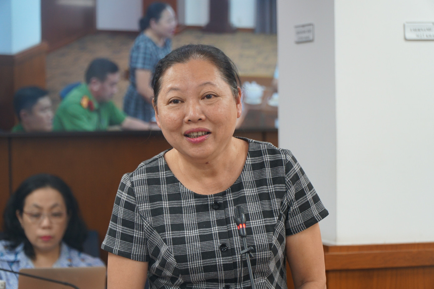 Nóng lại lệnh cấm nghệ sĩ lệch chuẩn插图 dsc07674.jpg