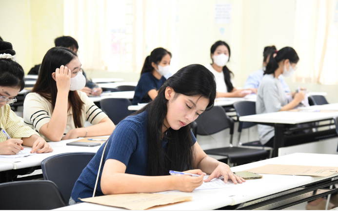 Siết điểm cộng IELTS, giới hạn nguyện vọng tuyển sinh ĐH, thí sinh cần lưu ý - Ảnh 1.