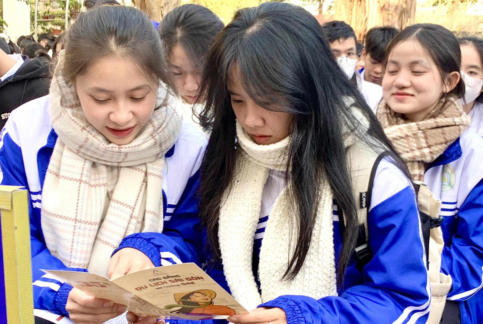 Siết điểm cộng IELTS, giới hạn nguyện vọng tuyển sinh ĐH, thí sinh cần lưu ý - Ảnh 2.