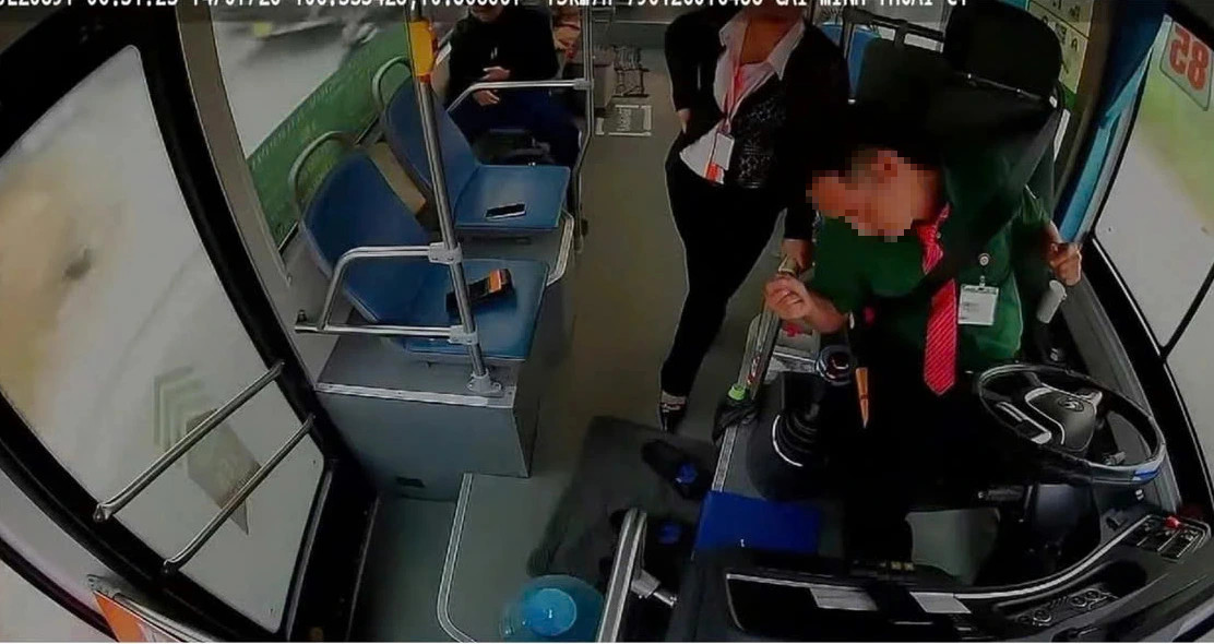 Đột quỵ sau vô lăng, bác sĩ cảnh báo - Ảnh 1.