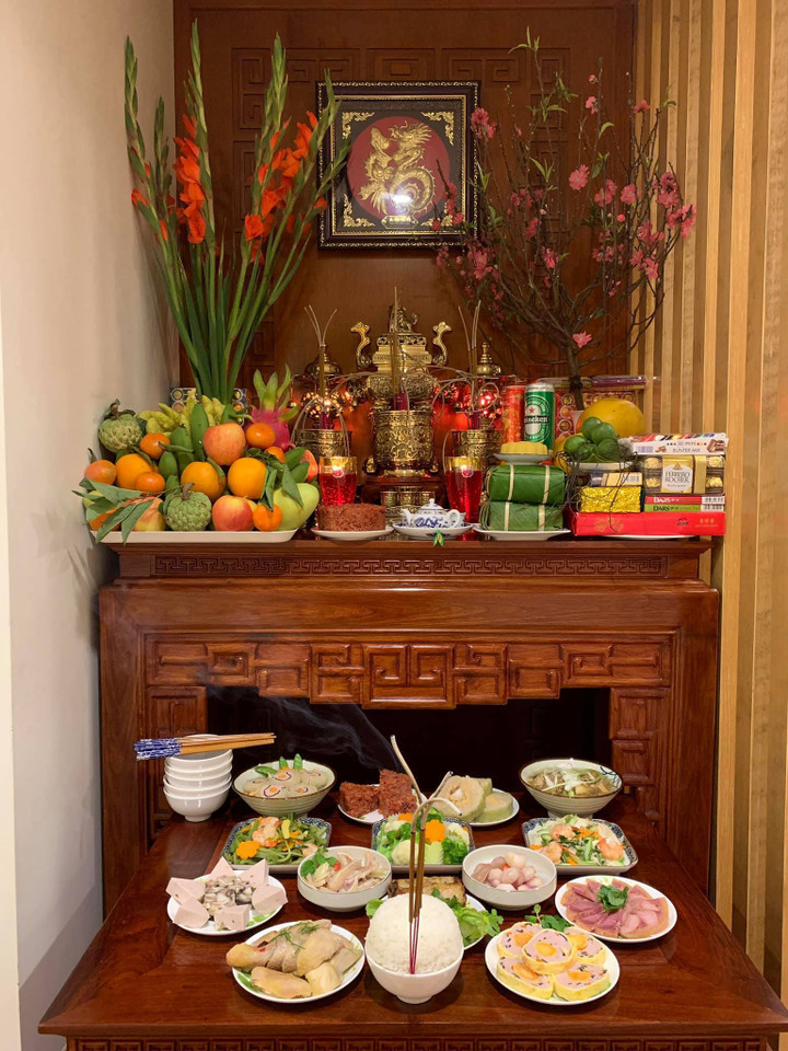 Mâm lễ đầy đủ cúng mùng 1 tháng Chạp. (Ảnh minh họa: Lan Nguyen)
