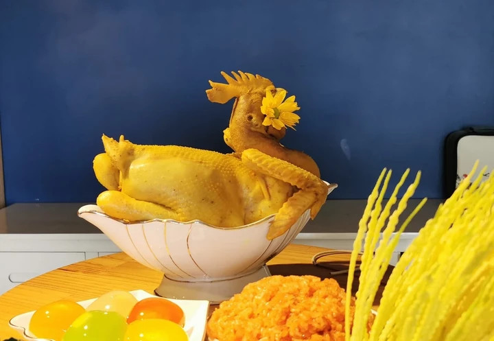 Cách luộc gà cúng mùng 1 tháng Chạp vàng đẹp, da không nứt插图 Gà cúng mùng 1 tháng Chạp đẹp cần luộc đúng kỹ thuật để da vàng bóng, không nứt, thịt chín đều, thơm ngon. (Ảnh: Yêu Bếp)