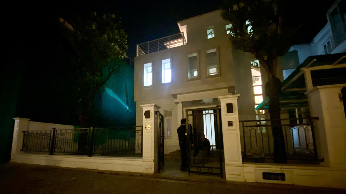 Kiểm tra 2 căn biệt thự ở Hà Nội, công an phát hiện nhóm lừa đảo người nước ngoài插图 z7437039437396_81ea58bca37561e8c65a4ef525916f0a.jpg