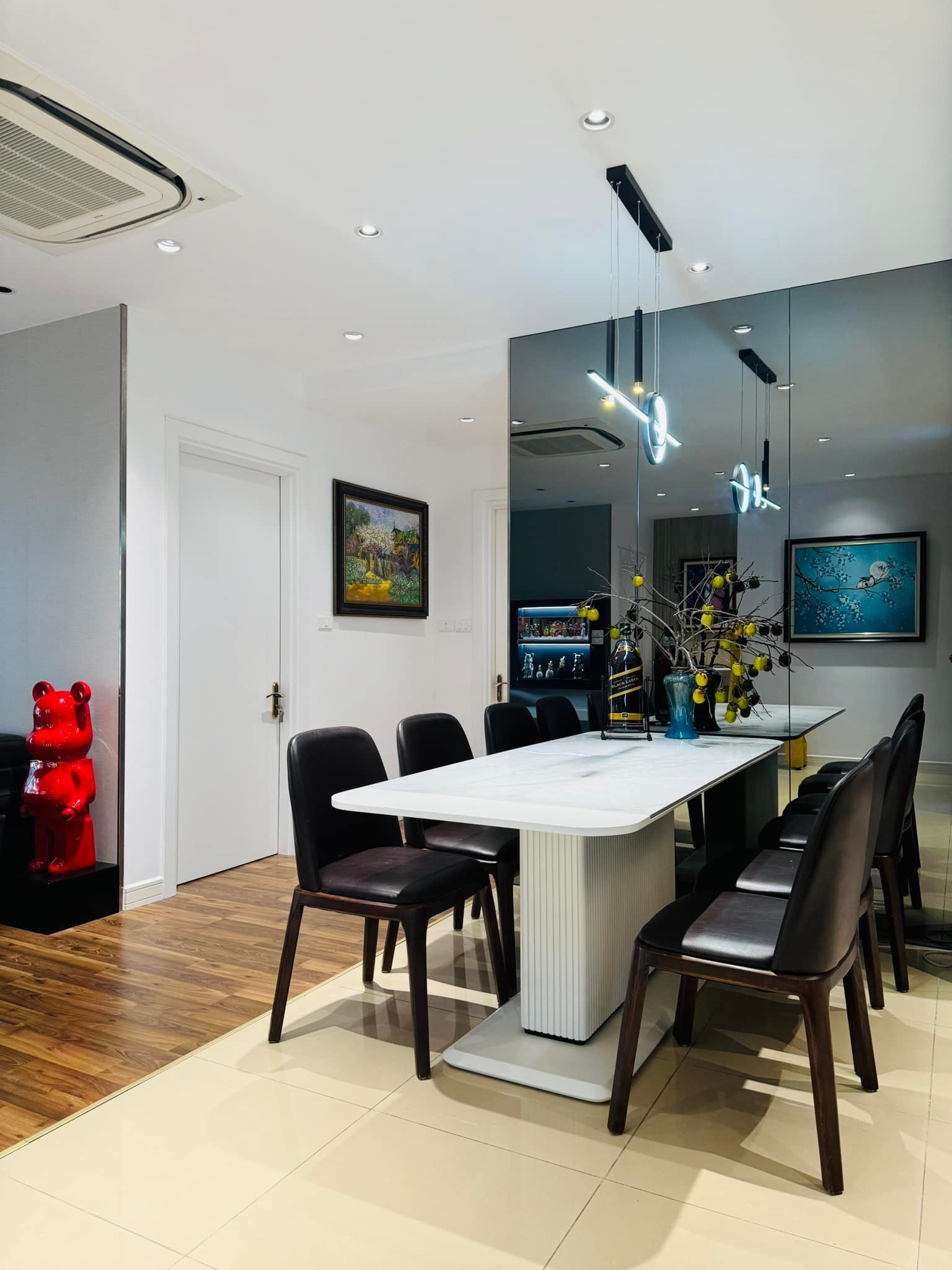 Bên trong căn hộ 10 tỷ đồng của Lý Toét phim Độc Đạo, gia chủ hé lộ không gian