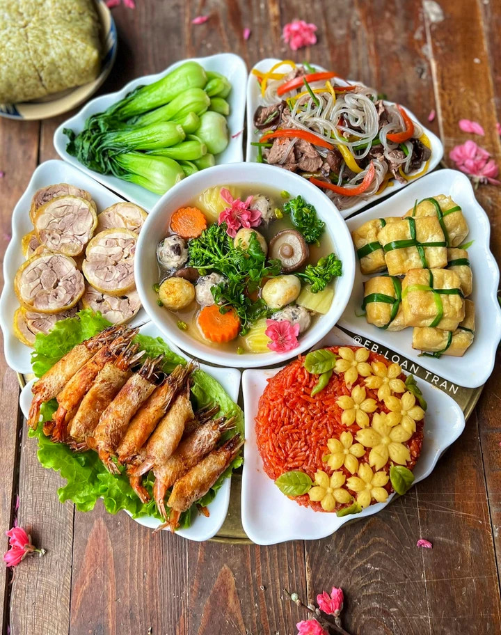 Cách nấu xôi mùng 1 tháng Chạp dẻo thơm, đẹp mâm cúng插图 Trong mâm cúng mùng 1 tháng Chạp không thể thiếu món xôi. (Ảnh: Loan Trần)