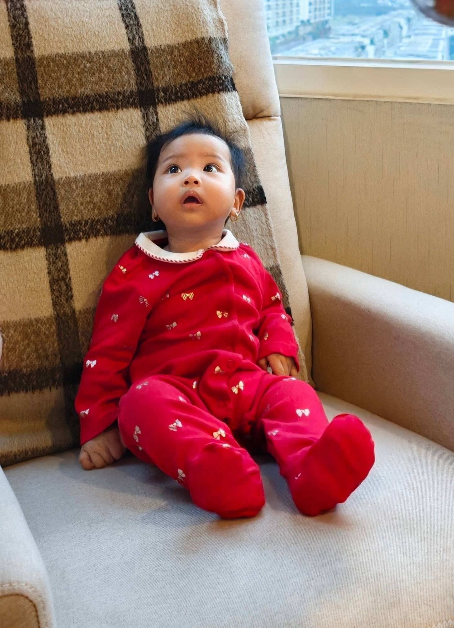 Con gái tròn 4 tháng tuổi, vợ chồng H'Hen Niê có tâm sự gây chú ý插图1 Con gái tròn 4 tháng tuổi, vợ chồng H'Hen Niê có tâm sự gây chú ý插图1